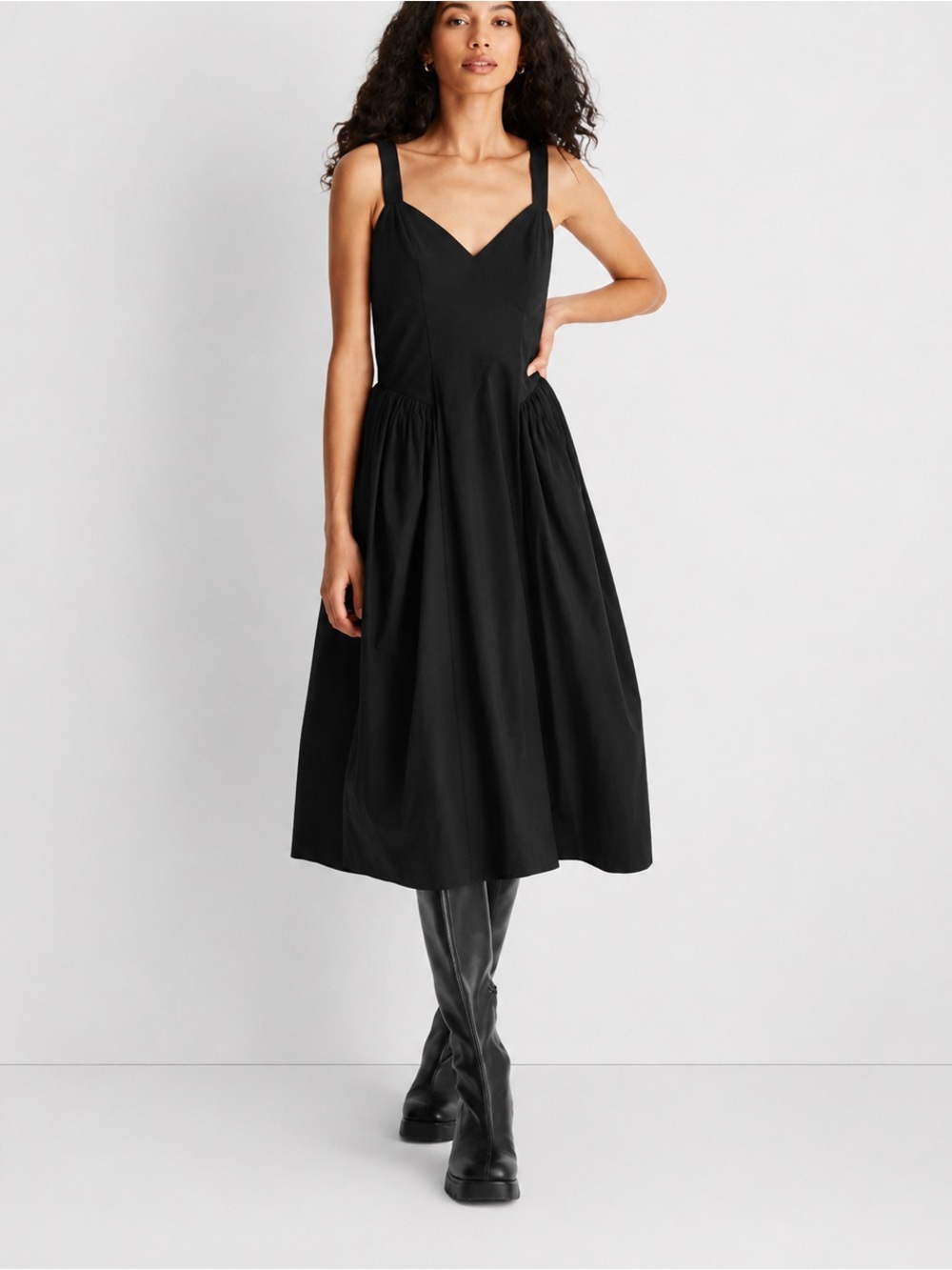 Sleeveless Black Midi Dress with V-Neck and Wide Straps